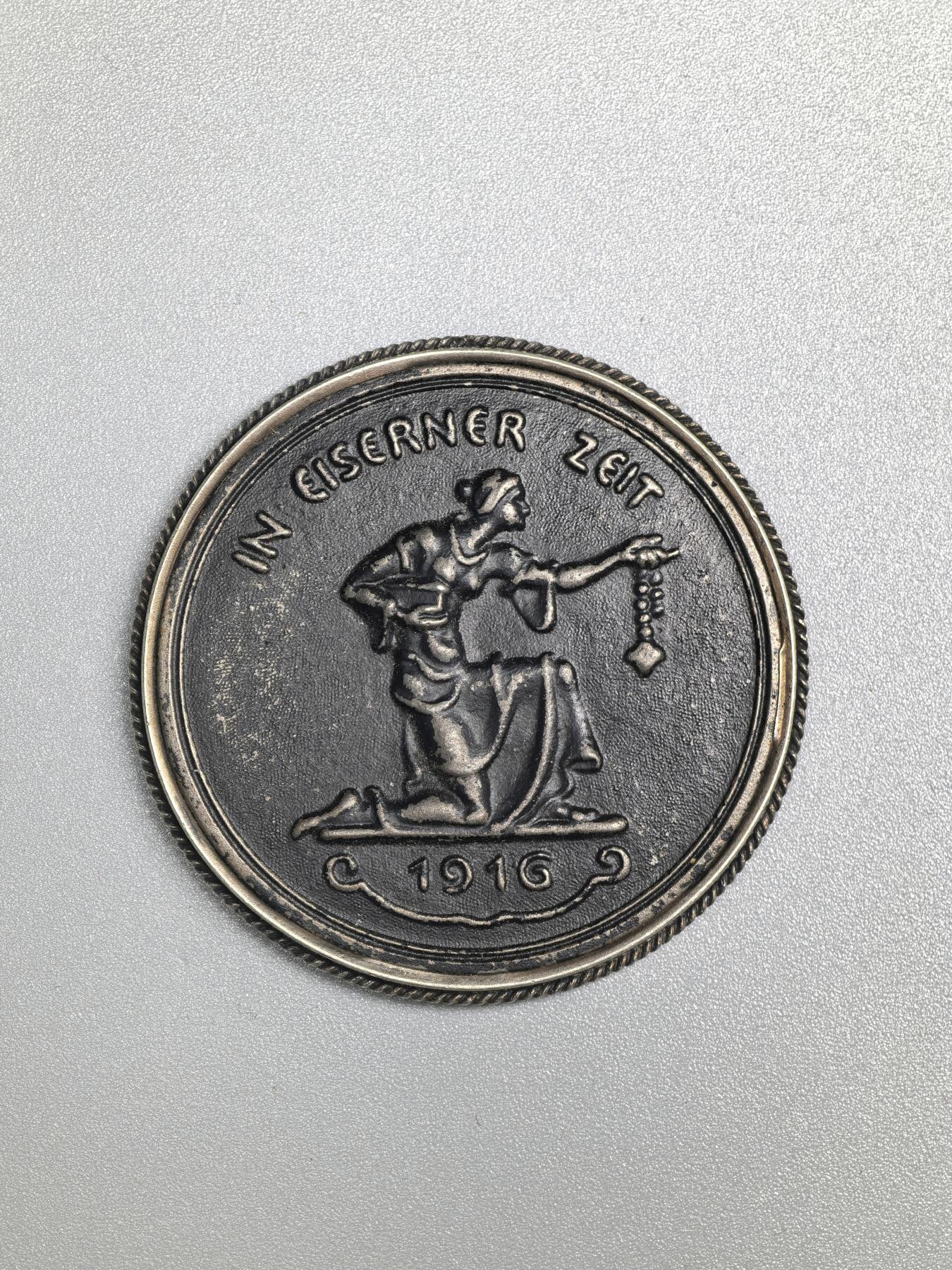 小驴勋章奖章收藏12月20日周六晚六点拍卖（珍爱和平，收藏战争，铭记历史，勿忘国耻，忠党爱国。有偿代拍，送拍规则在简介最后，参拍须阅读规则后再参拍，关系到运费包装发货时效真假辨别等关键信息，拍卖时不再发原图，看大图店主微信码在拍卖店铺介绍里）