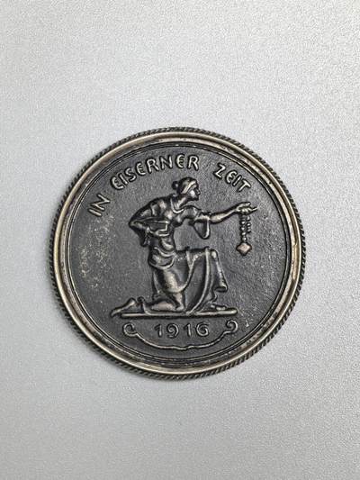 小驴勋章奖章收藏12月20日周六晚六点拍卖（珍爱和平，收藏战争，铭记历史，勿忘国耻，忠党爱国。有偿代拍，送拍规则在简介最后，参拍须阅读规则后再参拍，关系到运费包装发货时效真假辨别等关键信息，拍卖时不再发原图，看大图店主微信码在拍卖店铺介绍里） - 德国一战献铁章，包了个边应该是要做首饰