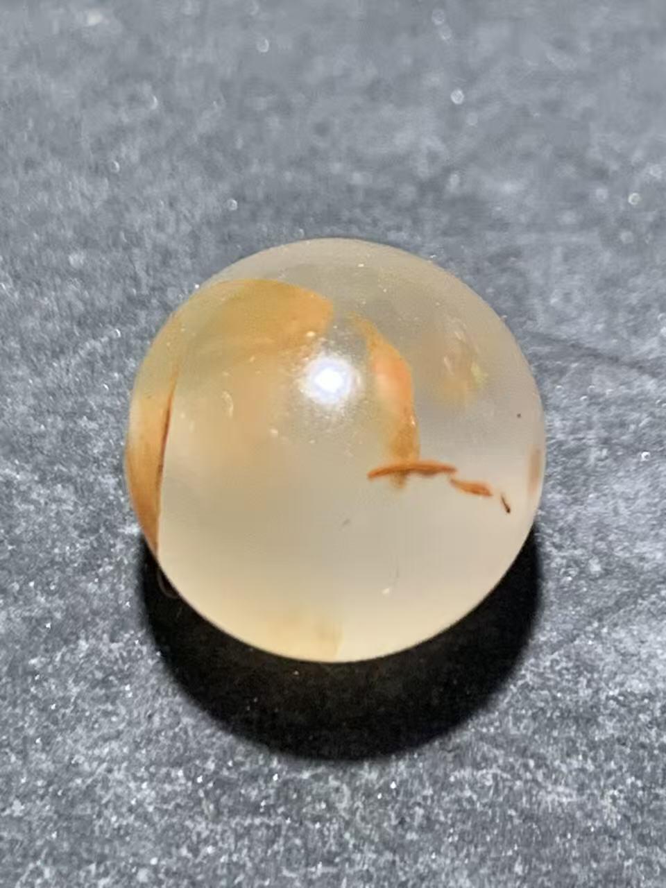 精美川料南红玛瑙荔枝冻飘红圆珠一颗！，