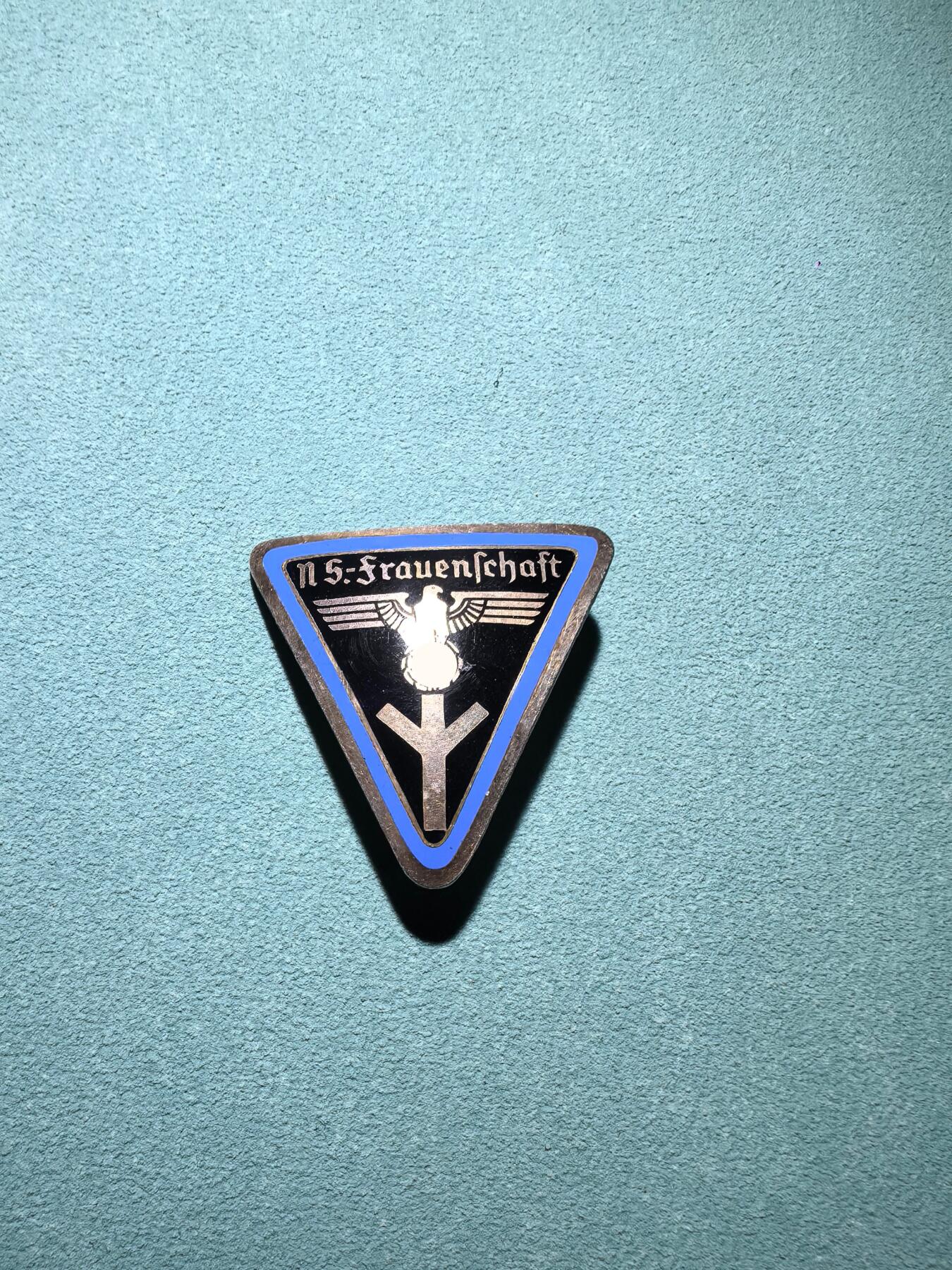 盛世勋华——号角文化勋章邮票专场拍卖第294期 德国（1939）妇女联盟会员证章 少见带厂标