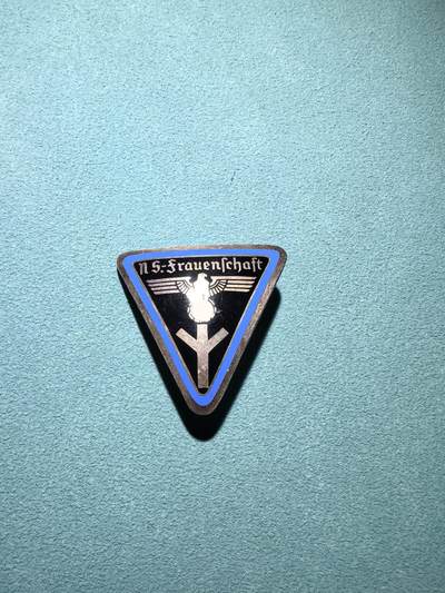 盛世勋华——号角文化勋章邮票专场拍卖第294期 - 德国（1939）妇女联盟会员证章 少见带厂标