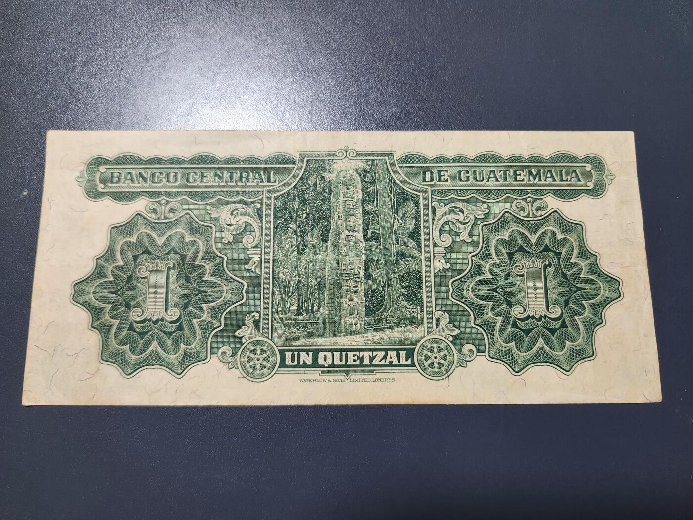 12月20号晚上8点 外国纸币自动截拍第74场 危地马拉 1945年 1格查尔 第一版 稀少 极美品