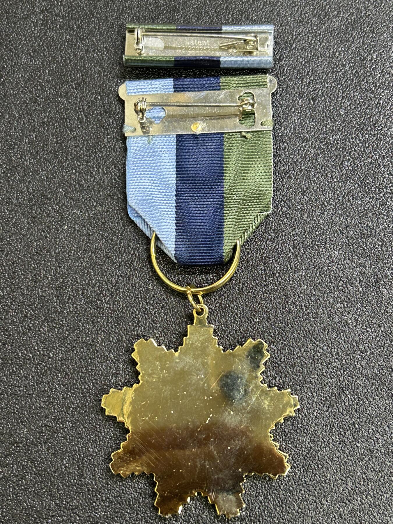 西秦中古拍卖第七十期 民国联勤奖章 带勋略 退台后