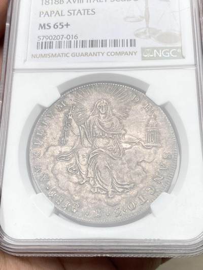 万国钱币拍卖第058期（万国新年大拍） NGC MS65+ 1818年梵蒂冈教皇国皮乌斯七世斯库多大银 博洛尼亚造币厂铸 极其难得的GEM级早期教皇国大银 圣母玛利亚端坐云中 手持缩小版的圣彼得宗座圣殿与打开圣门的钥匙  丝绸转光底板原味欧陆五彩 一步到位的入库级藏品 NGC唯一亚军分 更高分仅一枚