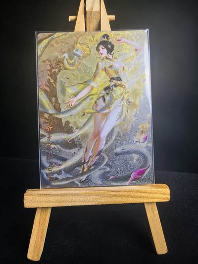 无佣金 不寄存 不收拍 这期链接少  主攻奇点（有大佬赞助）需要多宫大佬请私聊 部分卡牌设有底价（不想玩的那么累，即使有底价也会比市场价便宜的多，懂的自然懂） 拒绝小号抬价 大家放心拍 所有拍品部分套有卡膜 部分卡牌多宫 自制卡牌 不包厂瑕 放大镜 品控 勿拍 流拍商品会循环 感谢大家支持 留个关注 不定时上新 谢谢 - 奇点卡牌 澜柚子 灵魅仙踪 白蛇-冷烫