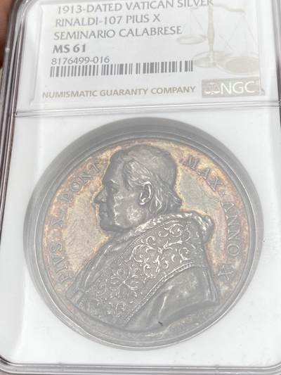 万国钱币拍卖第058期（万国新年大拍） NGC MS61 1913年梵蒂冈教皇庇护十世纪念罗马卡拉布雷斯神学院成立大银章 高浮雕神学院景观极美火烧云彩浆