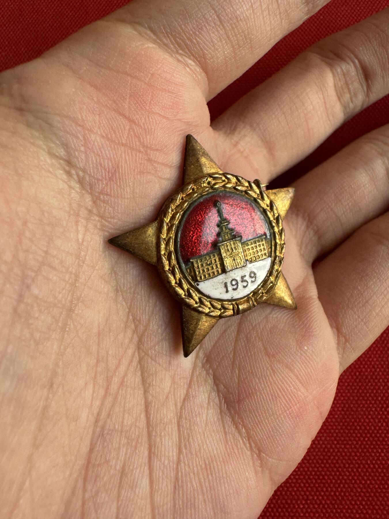 五哥徽章群   20号周六晚上八点4群联拍 铜章