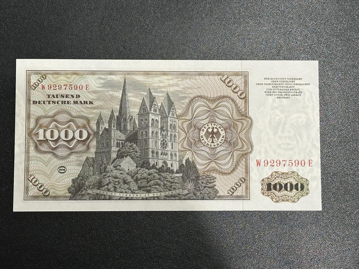 《外钞收藏家》第五百九十五期（优品场）（本平台长期征集拍品、欢迎藏友们联系合作）