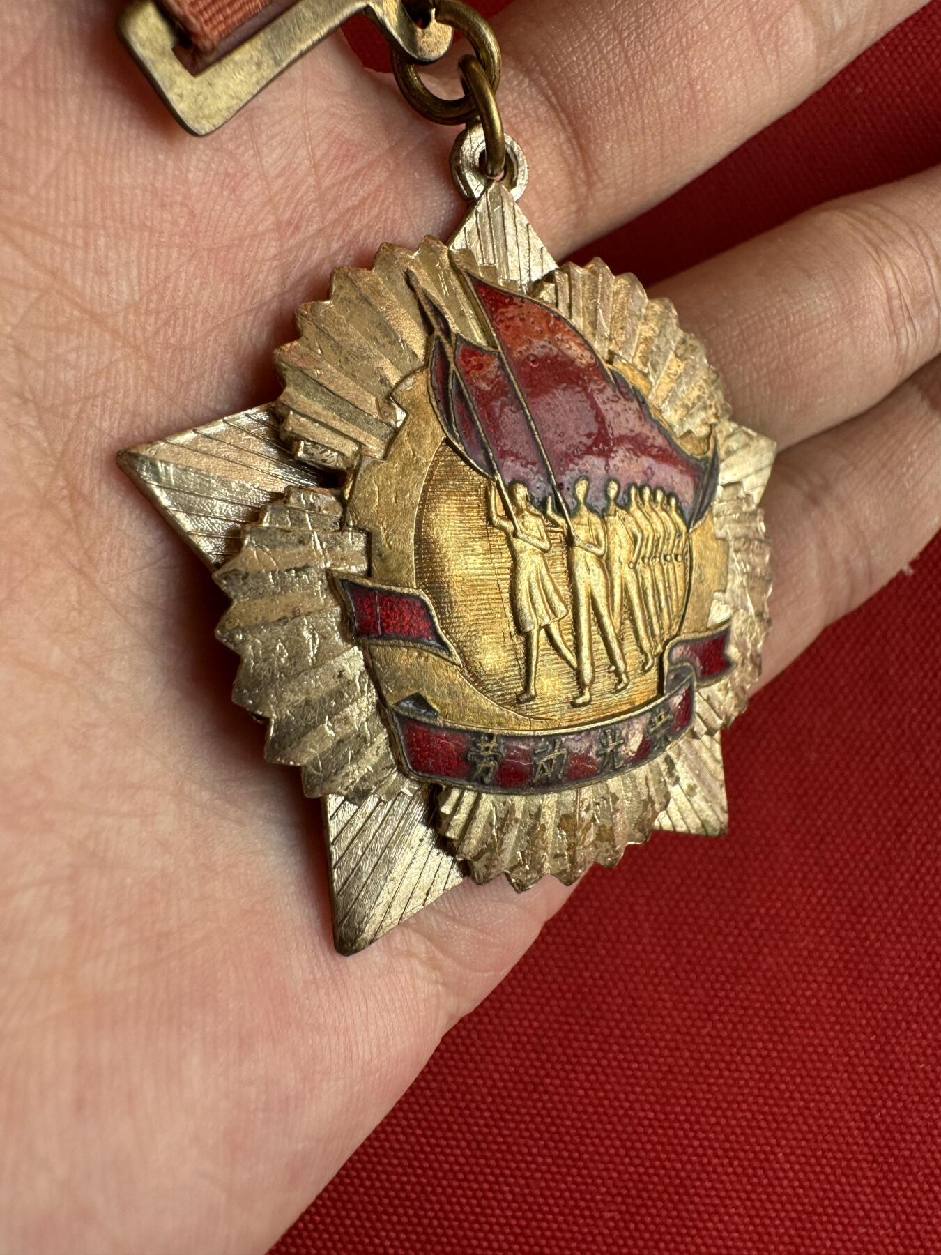 五哥徽章群   20号周六晚上八点4群联拍