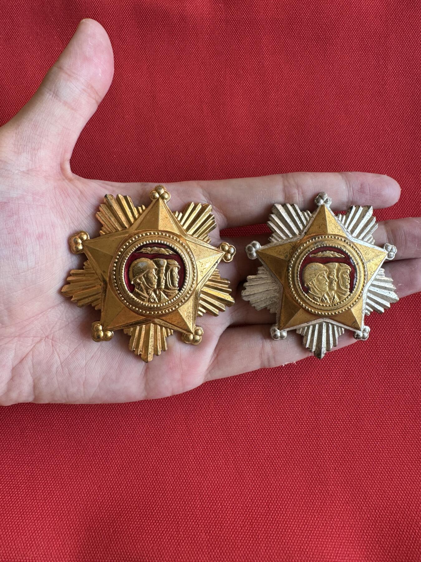 五哥徽章群   20号周六晚上八点4群联拍 朝鲜章