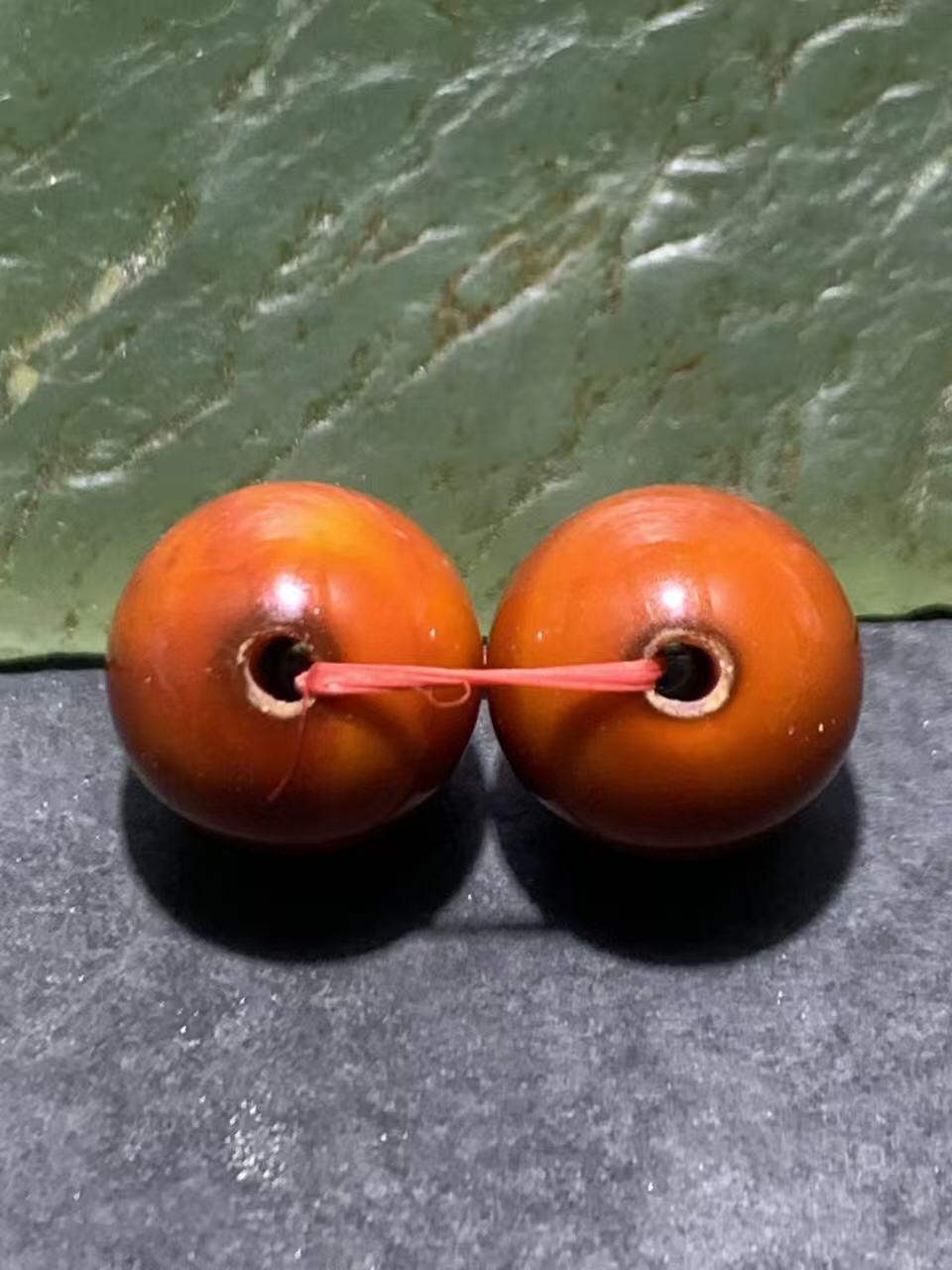 精美高玉化枣红缠丝玛瑙腰珠一对，。