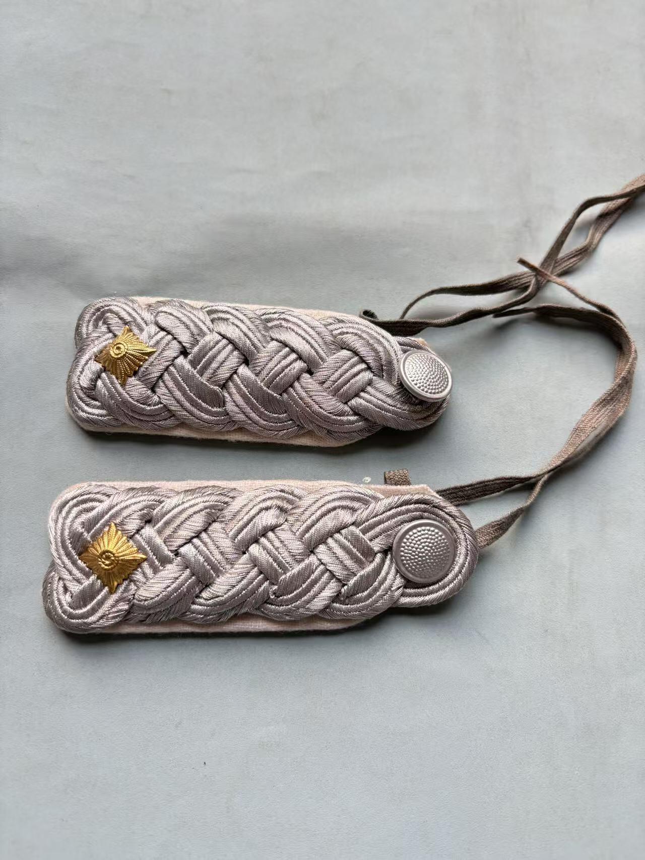 盛世勋华——号角文化勋章邮票专场拍卖第295期 东德摩托化步兵少校肩章