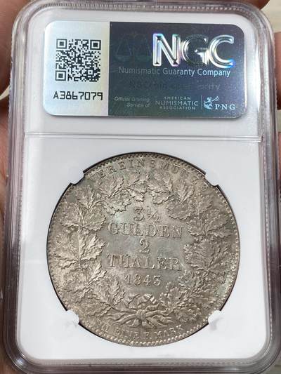 万国钱币拍卖第058期（万国新年大拍） NGC MS63 1843年法兰克福自由市鹰徽流通2泰勒 仅发行12万枚且流通充分 正面是象征法兰克福的雄鹰 背面橡叶结合面值 隔着盒子也能感受到其锋利打制的割手感 华丽淡彩转光 观感超越分数的顶级典藏品质