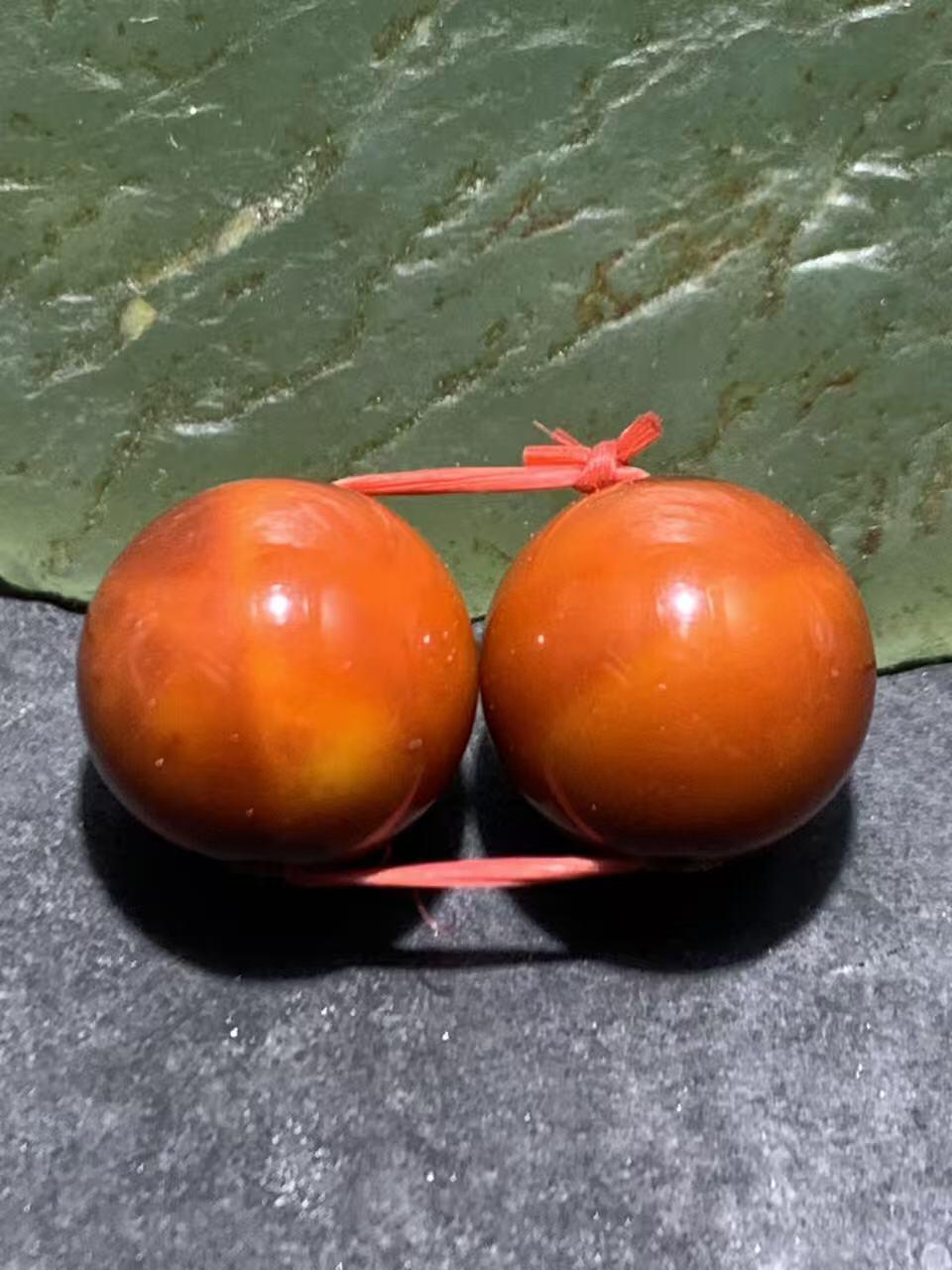 精美高玉化枣红缠丝玛瑙腰珠一对，。