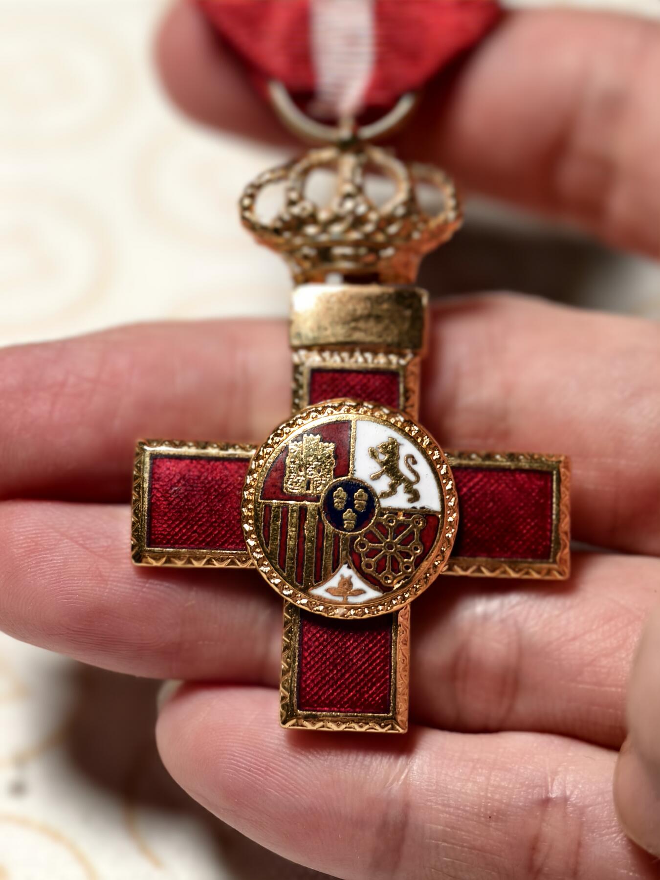 抚柳草堂-第三期章牌钱币 奖章勋章限时免佣 满百包邮 放漏专场 西班牙军事功勋 双面珐琅工艺精美 原品不是复刻 不是复刻 不是复刻 重要的事情说三遍 如果原品依然拍出复刻的价格 以后就再也不上这个品种了