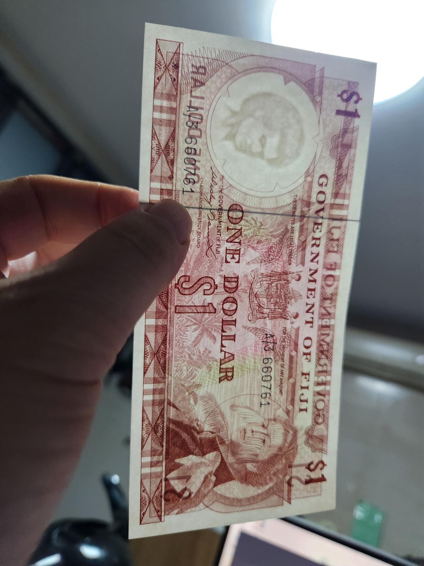 12月21号晚上8点 外国纸币自动截拍第75场 东加勒比1元 近新 A3冠