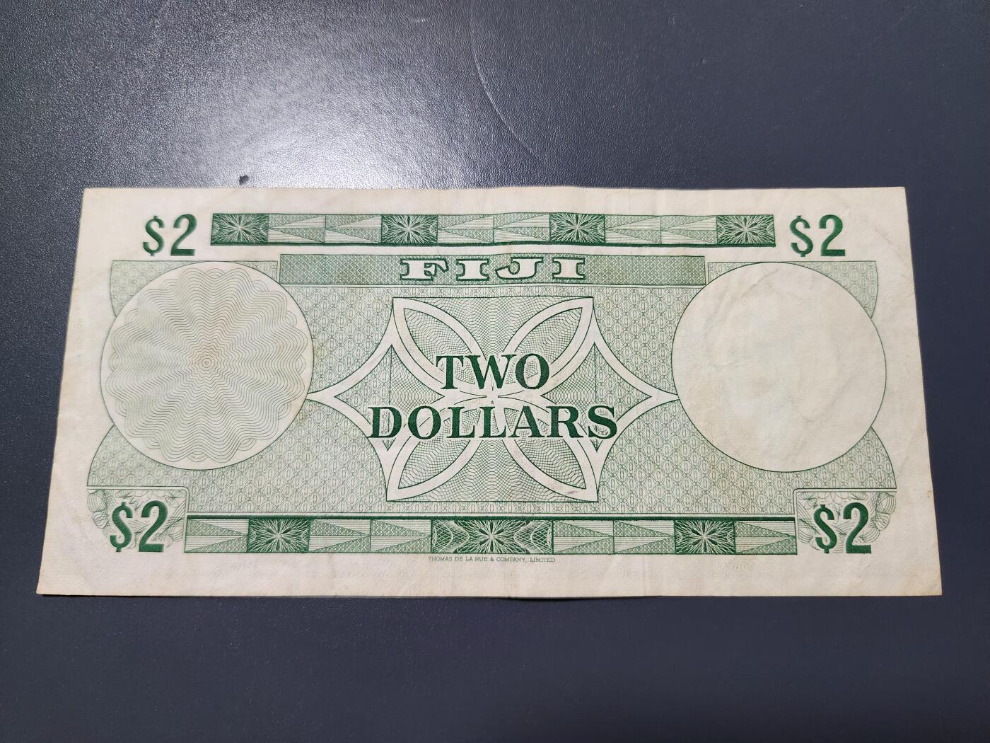 12月21号晚上8点 外国纸币自动截拍第75场 东加勒比2元美品B4 签名不同