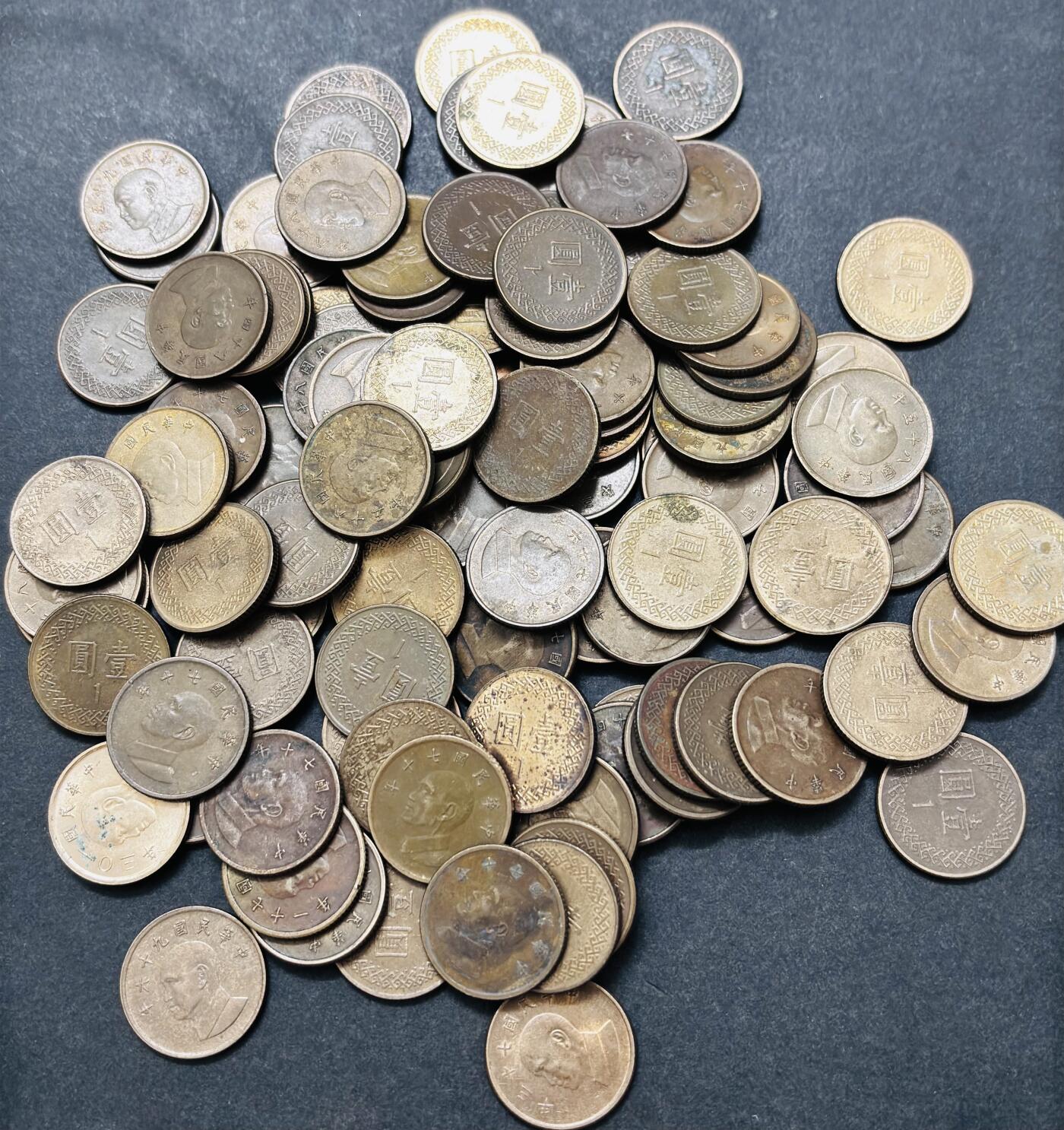 文馨钱币收藏第 286 场，圣诞节专场【 长期接收代拍品低至 0 佣金】 中国台湾省蒋头各年份一元 100 枚未挑，有没有特年不知道