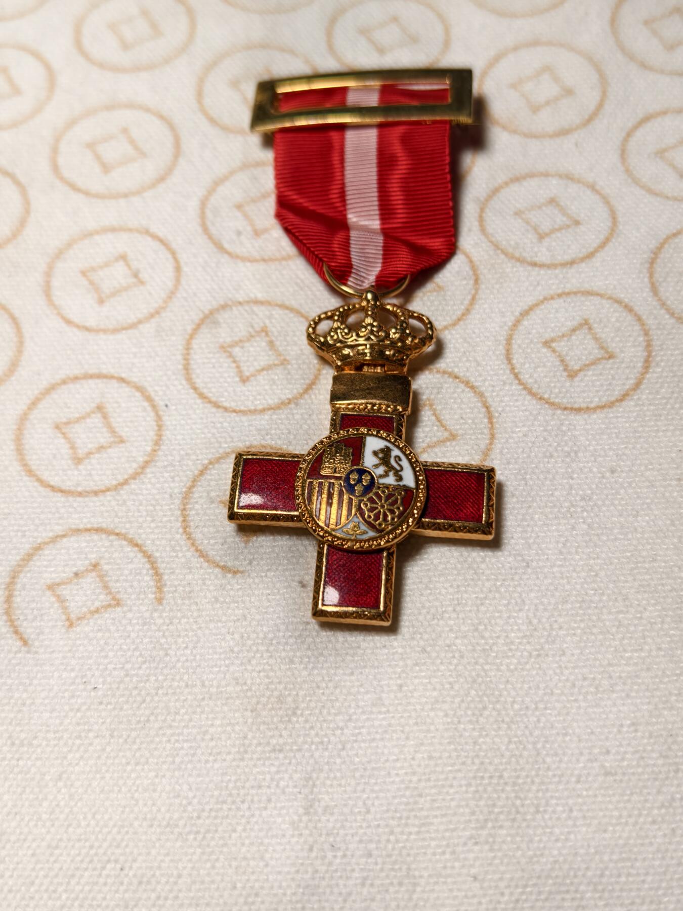 抚柳草堂-第三期章牌钱币 奖章勋章限时免佣 满百包邮 放漏专场 西班牙军事功勋 双面珐琅工艺精美 原品不是复刻 不是复刻 不是复刻 重要的事情说三遍 如果原品依然拍出复刻的价格 以后就再也不上这个品种了