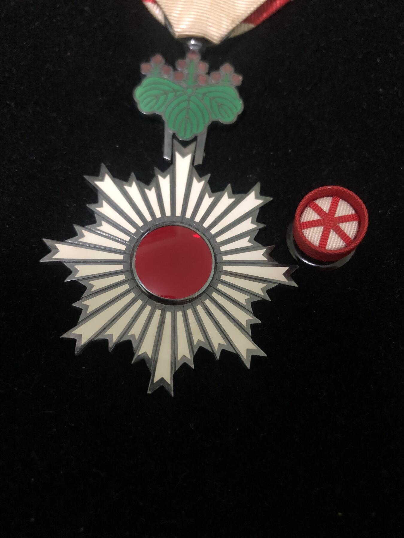 《银字站时六等单光旭日章》勋记徽章纪念章二战抗战收藏民国老银件 吴佩孚将军同款 随章附送照片 看好下单 售出不退不换......