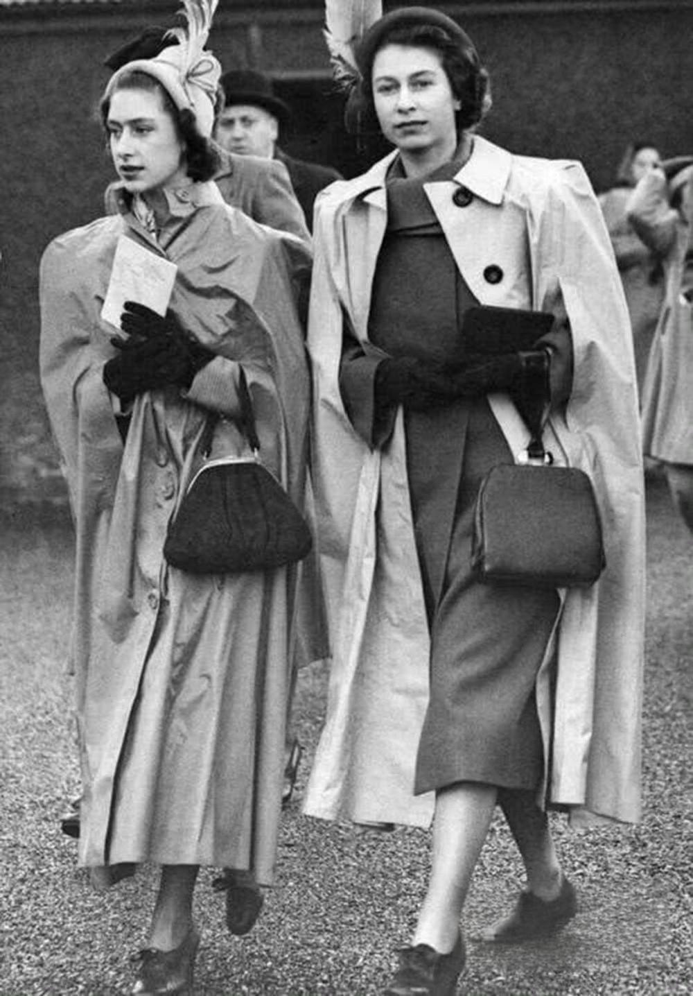 新西兰官方发行《伊丽莎白公主与玛格丽特公主》三角异形雕刻版