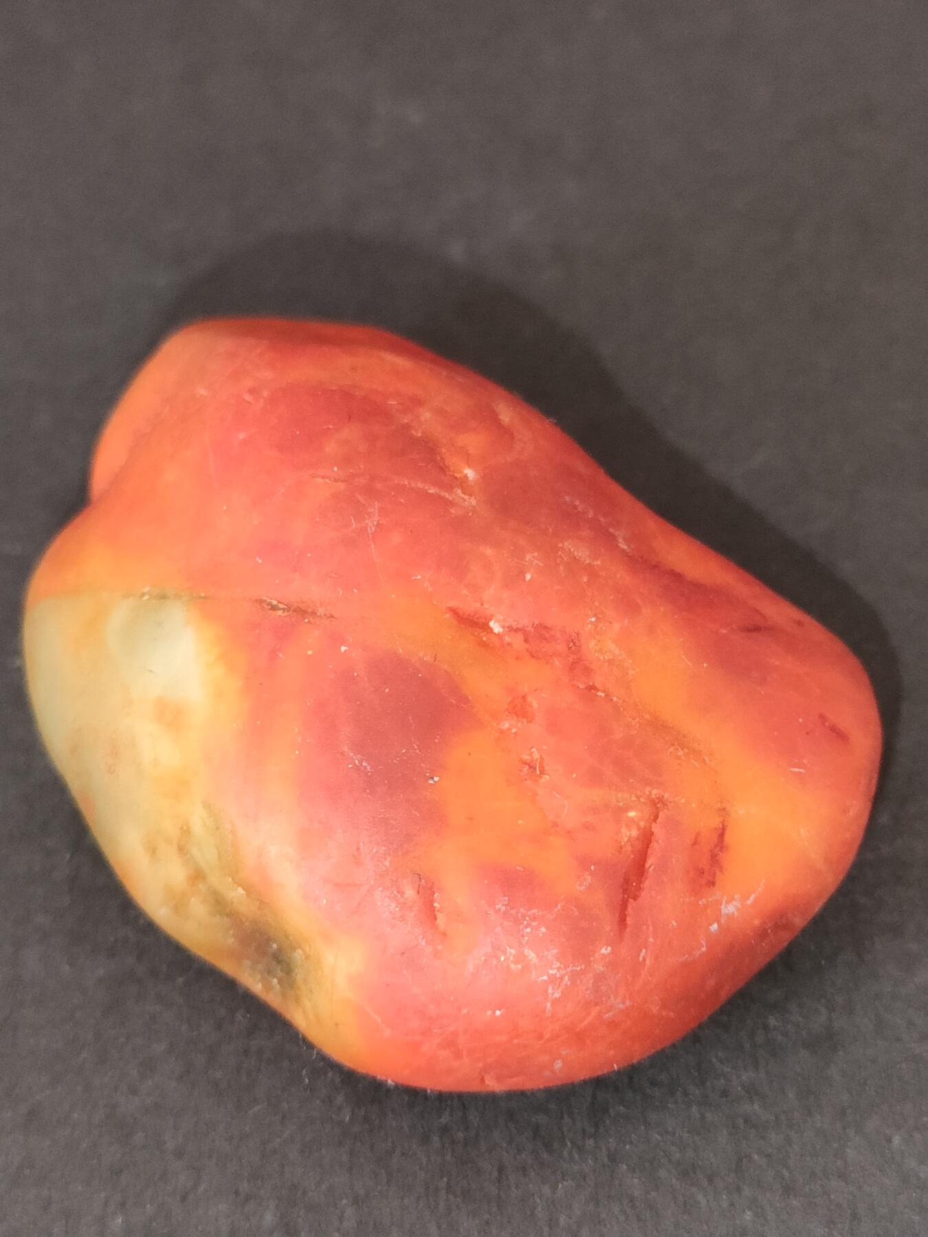 猩哥外币小铺➨【第212场】 和田玉原石22克