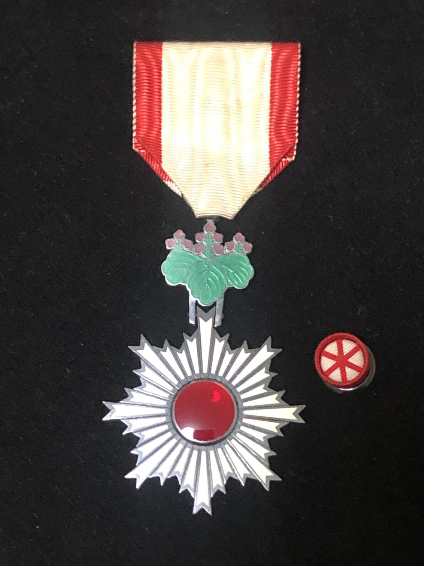 《银字站时六等单光旭日章》勋记徽章纪念章二战抗战收藏民国老银件 吴佩孚将军同款 随章附送照片 看好下单 售出不退不换......