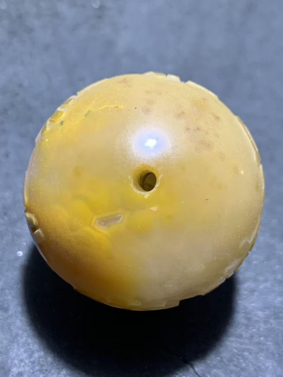 精美冰飘冻料风化战国红玛瑙手工雕刻六字箴言大圆珠一颗！