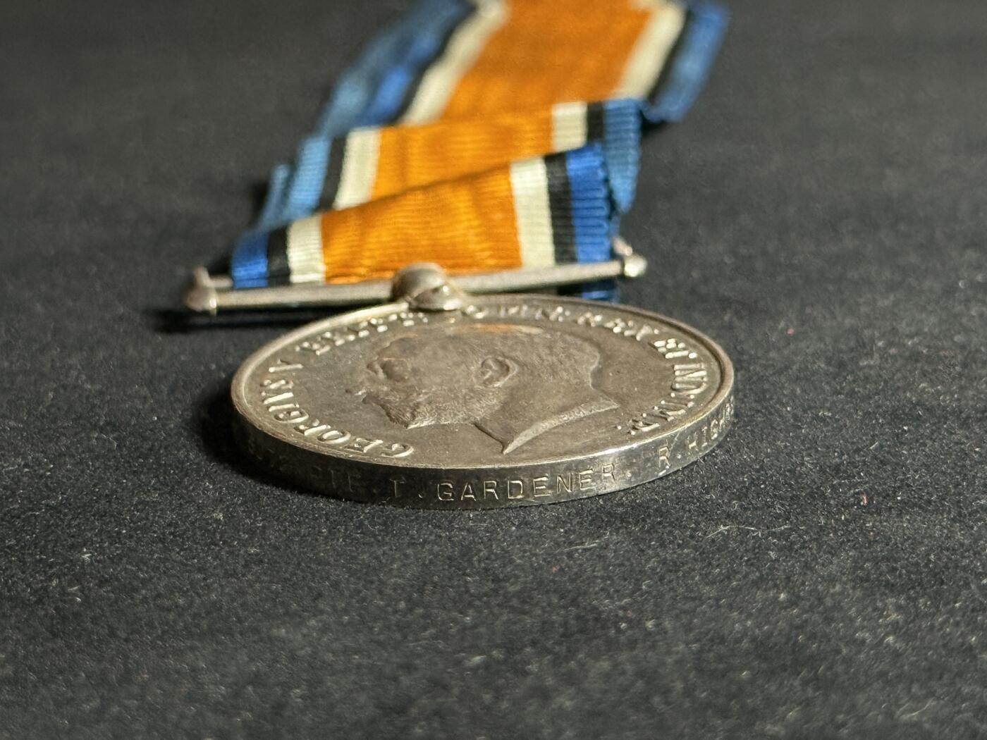 欢庆元旦！戎马世界章牌大赏第109期元旦大拍 英国一战战争奖章，银制，超长绶带，重约33g