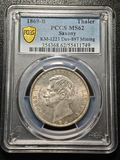 【德藏】世界币章拍卖第158期（拍品征集中~欢迎藏友联系） - 1869年 德国萨克森约翰一世矿业祝福泰勒银币 PCGS MS62 淡黄油包浆 转光十足 萨克森是19世纪德国重要的矿业与冶金中心，银、锡、铁等矿产资源的开采与加工是其经济支柱，约翰一世时期发行此币，既是对矿业产业的致敬，也彰显了萨克森的经济特色