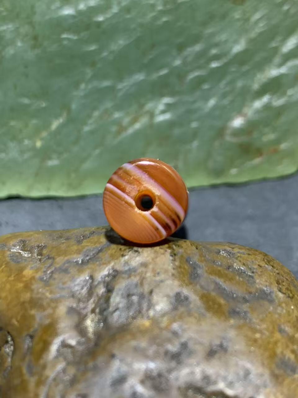 精美高玉化千层纹缠丝玛瑙双天眼瓶子珠一个，。