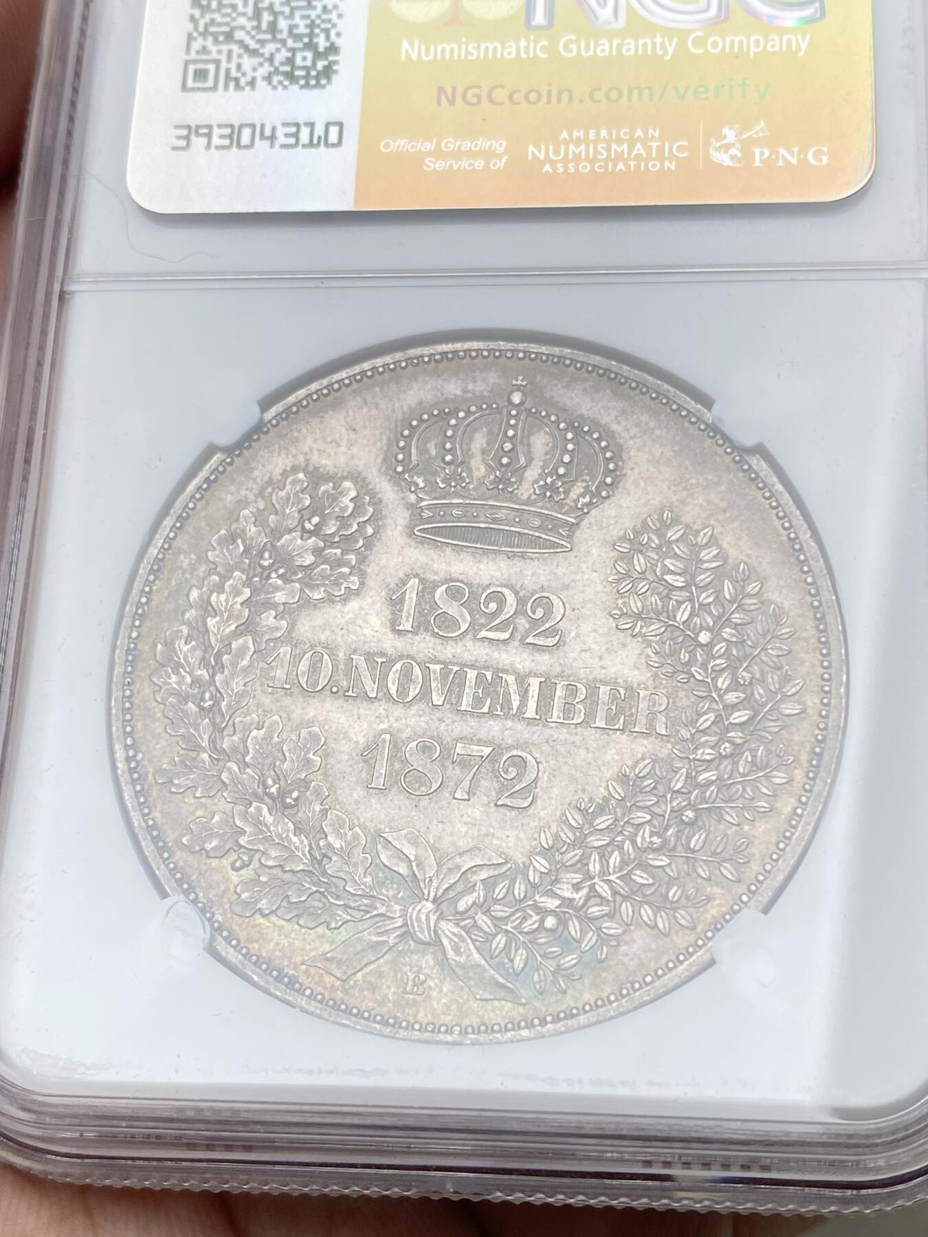 万国钱币拍卖第058期（万国新年大拍） NGC MS62 1872年德国萨克森金婚2泰勒 帝国最后的2泰勒 原味酱彩转光孔雀蓝点缀