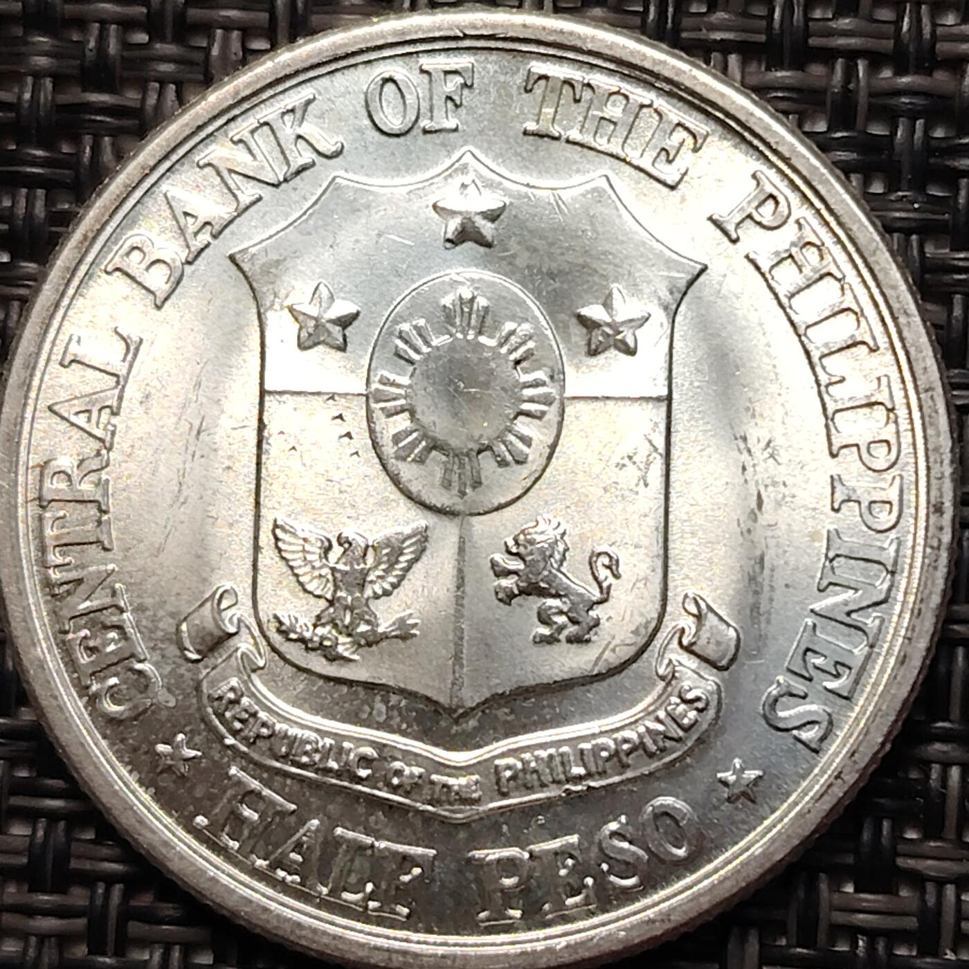 布加迪🐬～世界钱币(上海)🌾第 267 期 /  各国套币和散币 菲律宾🇵🇭 1961年半比索纪念银币 何塞黎刹诞辰百周年 12.5g/31mm 900银 