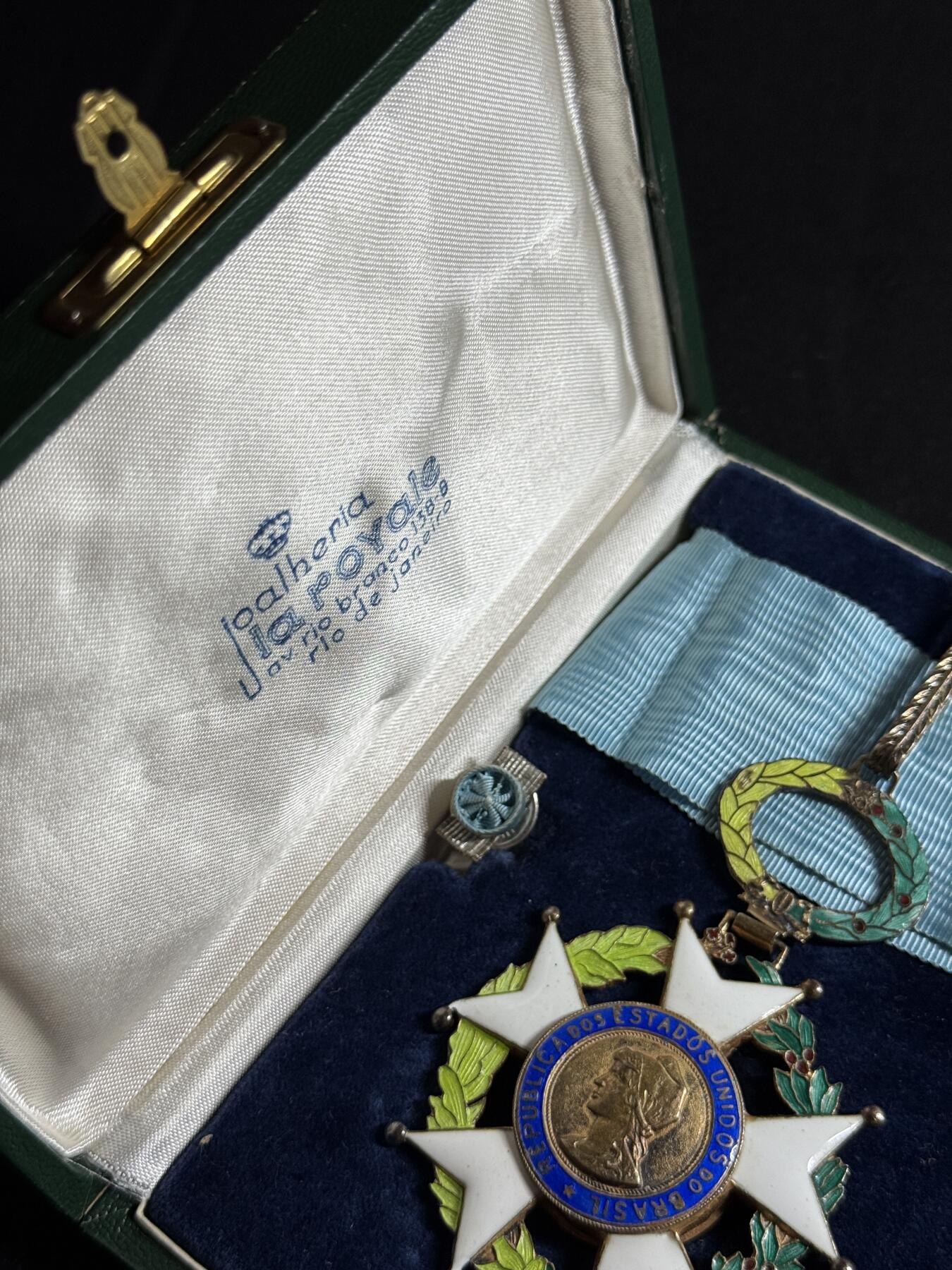 欢庆元旦！戎马世界章牌大赏第109期元旦大拍 巴西南十字勋章，银制，指挥官级，盒略齐全，非常厚重（75g）