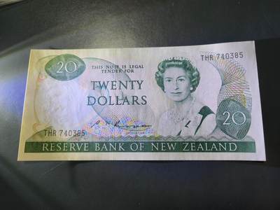 12月21号晚上8点 外国纸币自动截拍第75场 - 新西兰1985年  20元  S.T签名 几乎全新 背面一点点粘贴痕迹