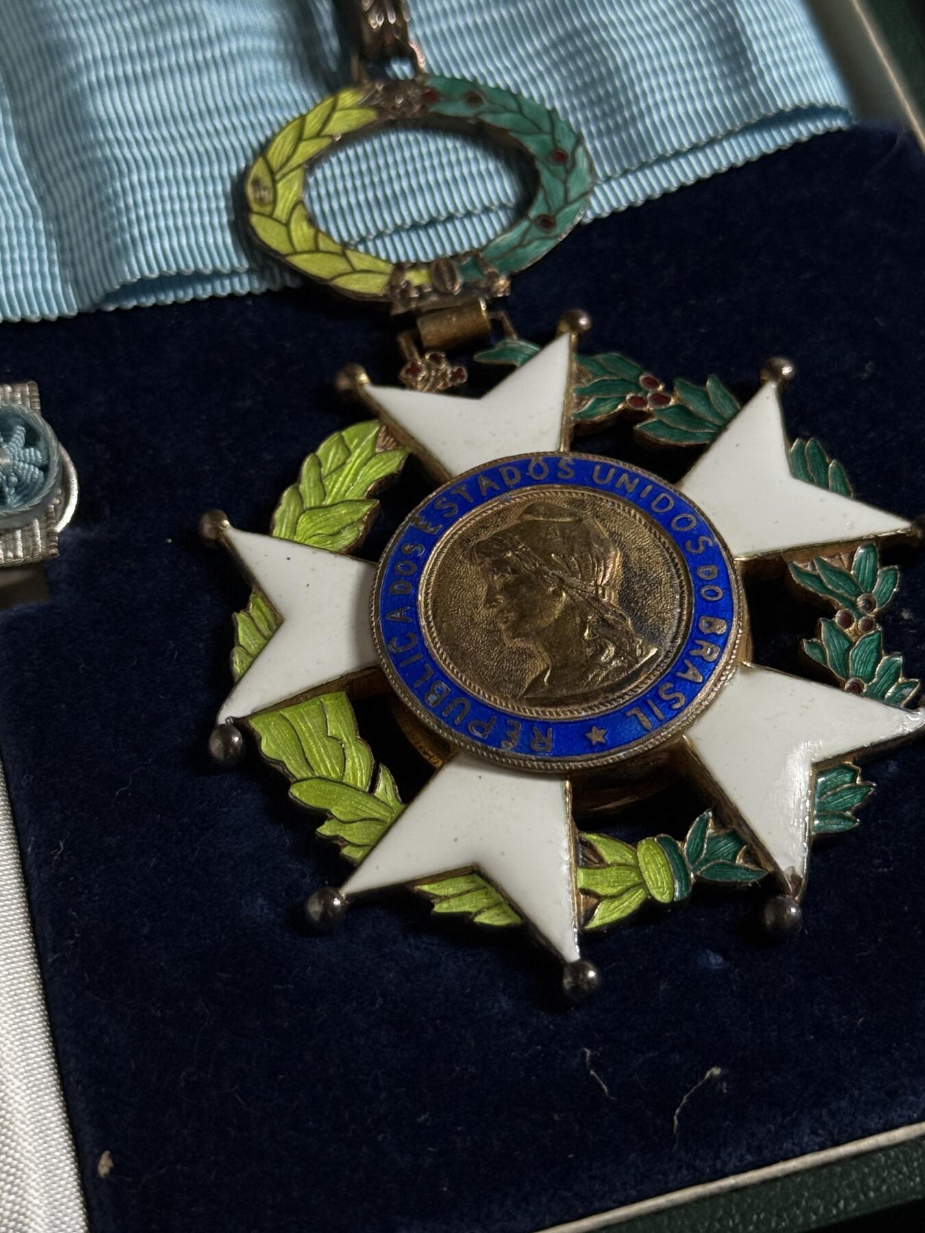 欢庆元旦！戎马世界章牌大赏第109期元旦大拍 巴西南十字勋章，银制，指挥官级，盒略齐全，非常厚重（75g）