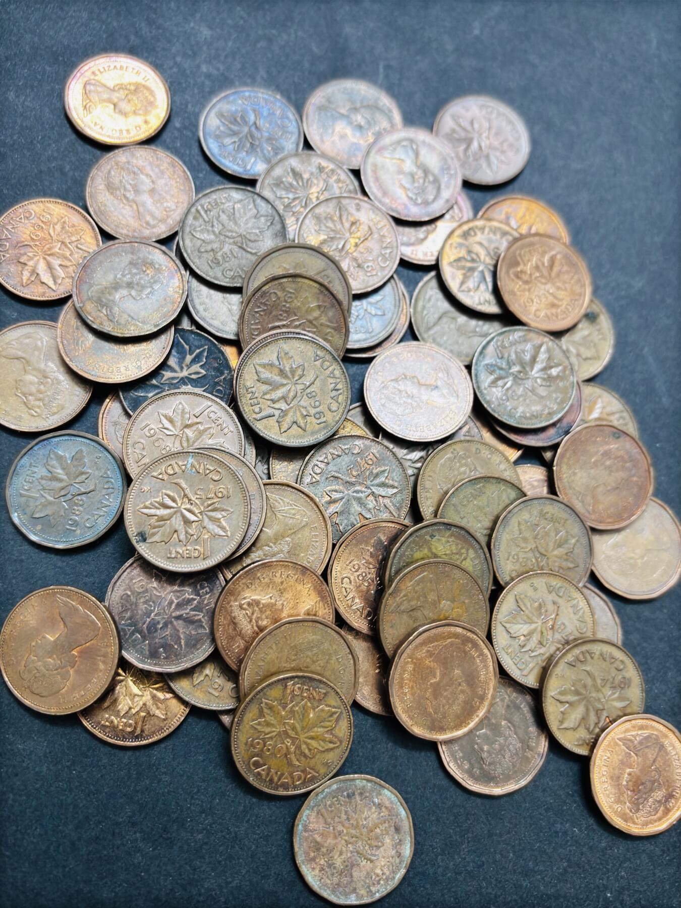 文馨钱币收藏第 286 场，圣诞节专场【 长期接收代拍品低至 0 佣金】 加拿大各年份枫叶一分，包含英属殖民地时期铜币 80 枚