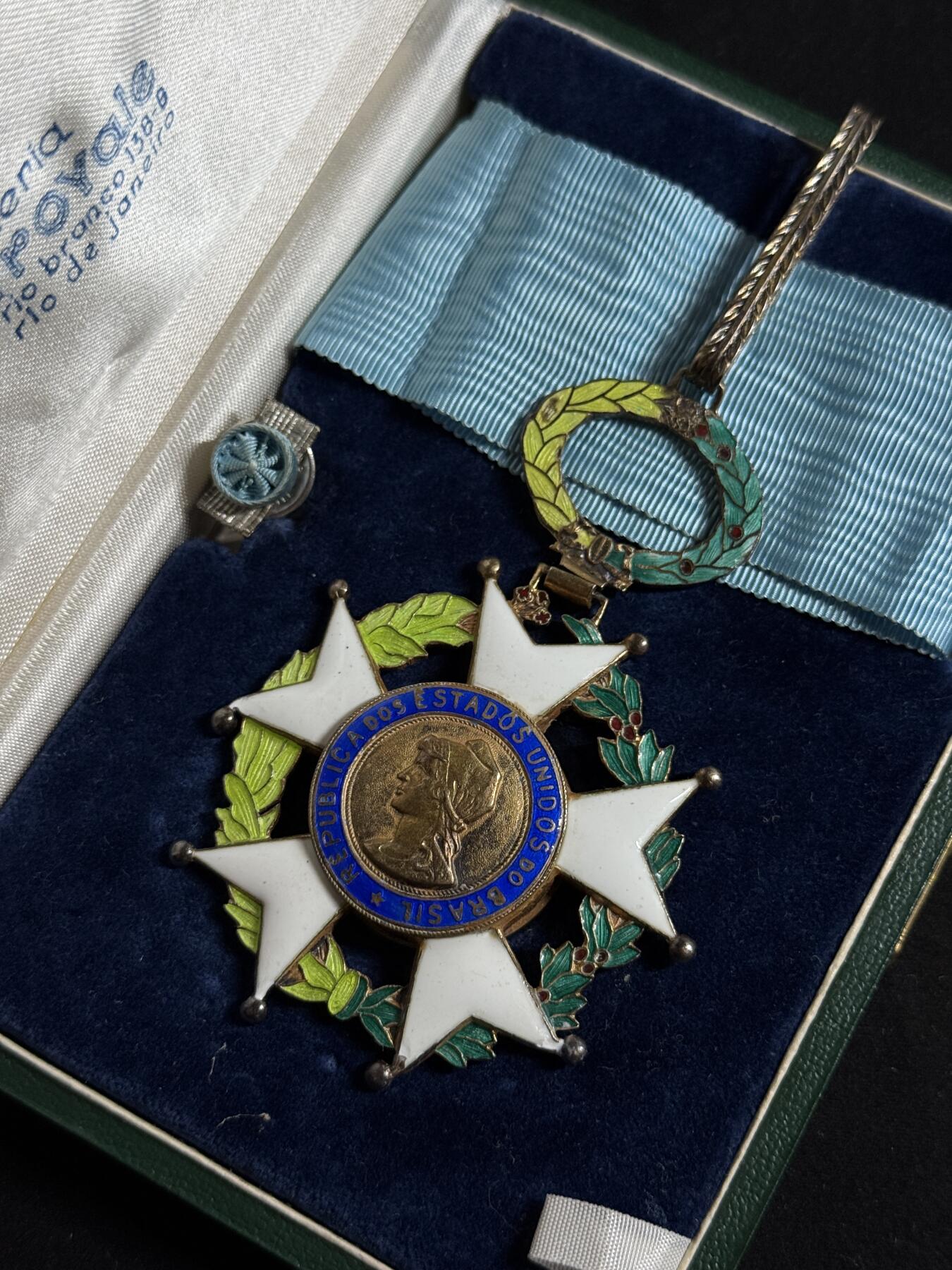 欢庆元旦！戎马世界章牌大赏第109期元旦大拍 巴西南十字勋章，银制，指挥官级，盒略齐全，非常厚重（75g）