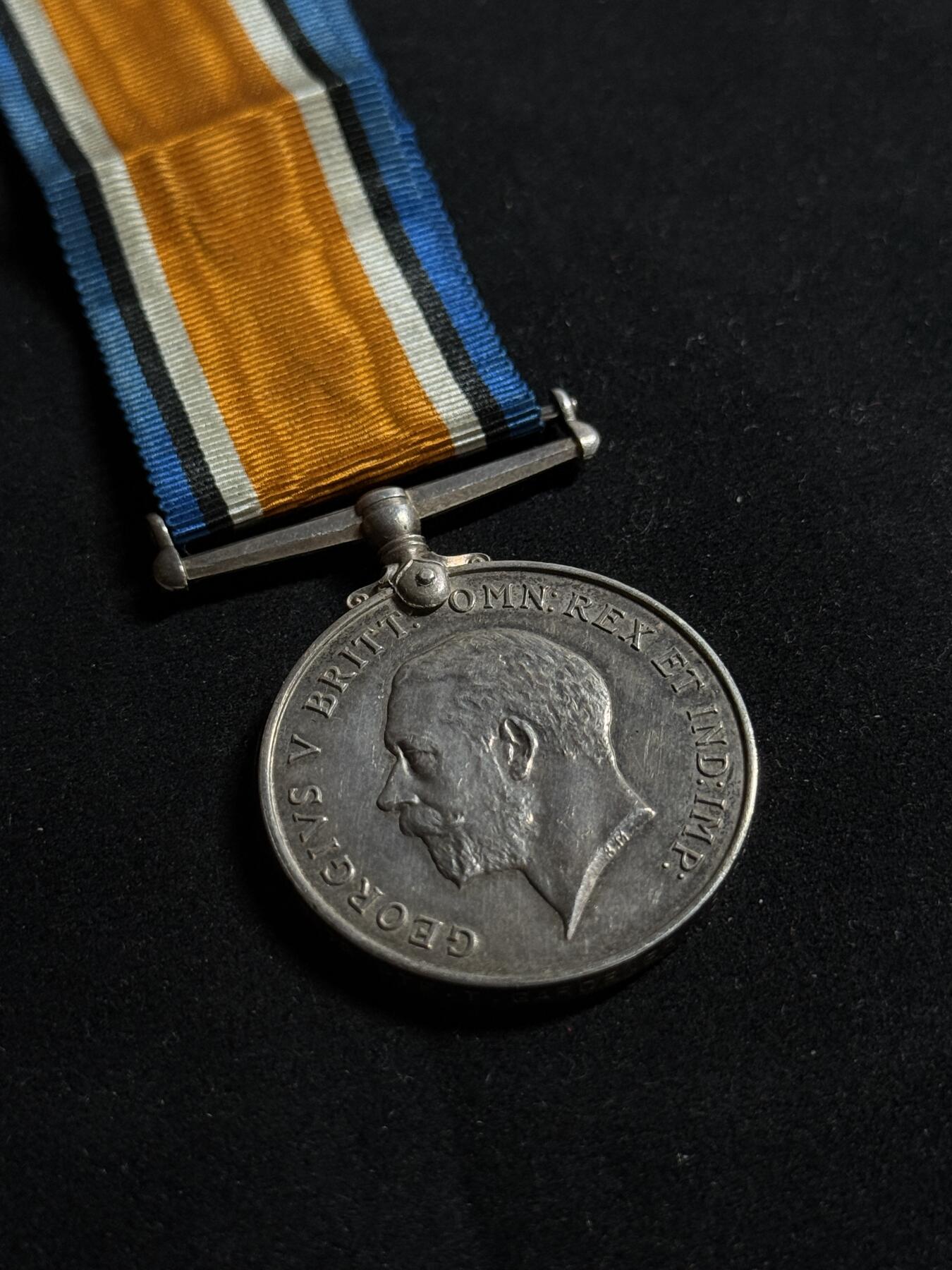 欢庆元旦！戎马世界章牌大赏第109期元旦大拍 英国一战战争奖章，银制，超长绶带，重约33g