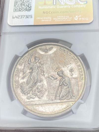 万国钱币拍卖第058期（万国新年大拍） NGC MS63 19世纪德国新教宗教纪念大银章 圣子为耶稣献上花环 圣灵当空照耀 宗教表现力拉满 绿幽灵般油润的沁入式包浆非常赏心悦目 首见品种唯一冠军分