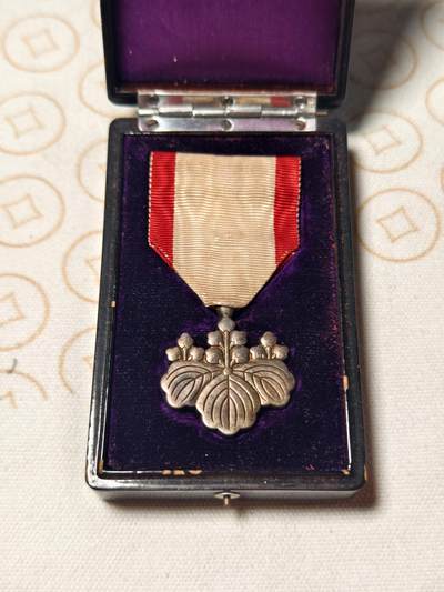 抚柳草堂-第三期章牌钱币 奖章勋章限时免佣 满百包邮 放漏专场 - 八等白色桐叶章 银质17g原盒二战时期