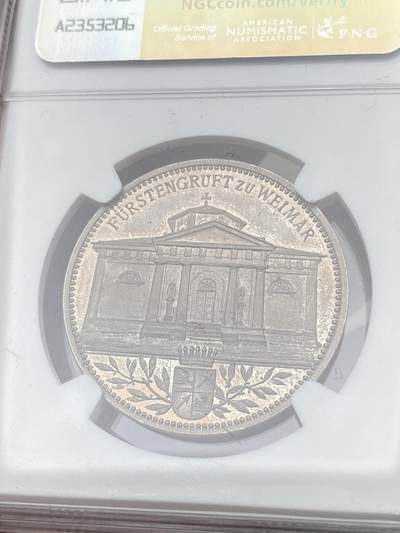 万国钱币拍卖第058期（万国新年大拍） NGC MS62 1805年德国著名诗人席勒逝世纪念银章 精铸镜面喷砂质感 背面席勒公爵墓 极少见品种
