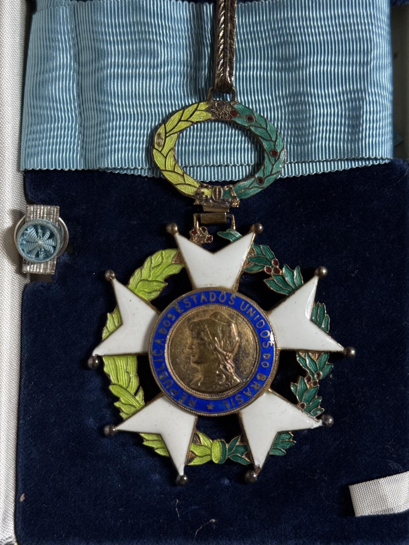 欢庆元旦！戎马世界章牌大赏第109期元旦大拍 巴西南十字勋章，银制，指挥官级，盒略齐全，非常厚重（75g）