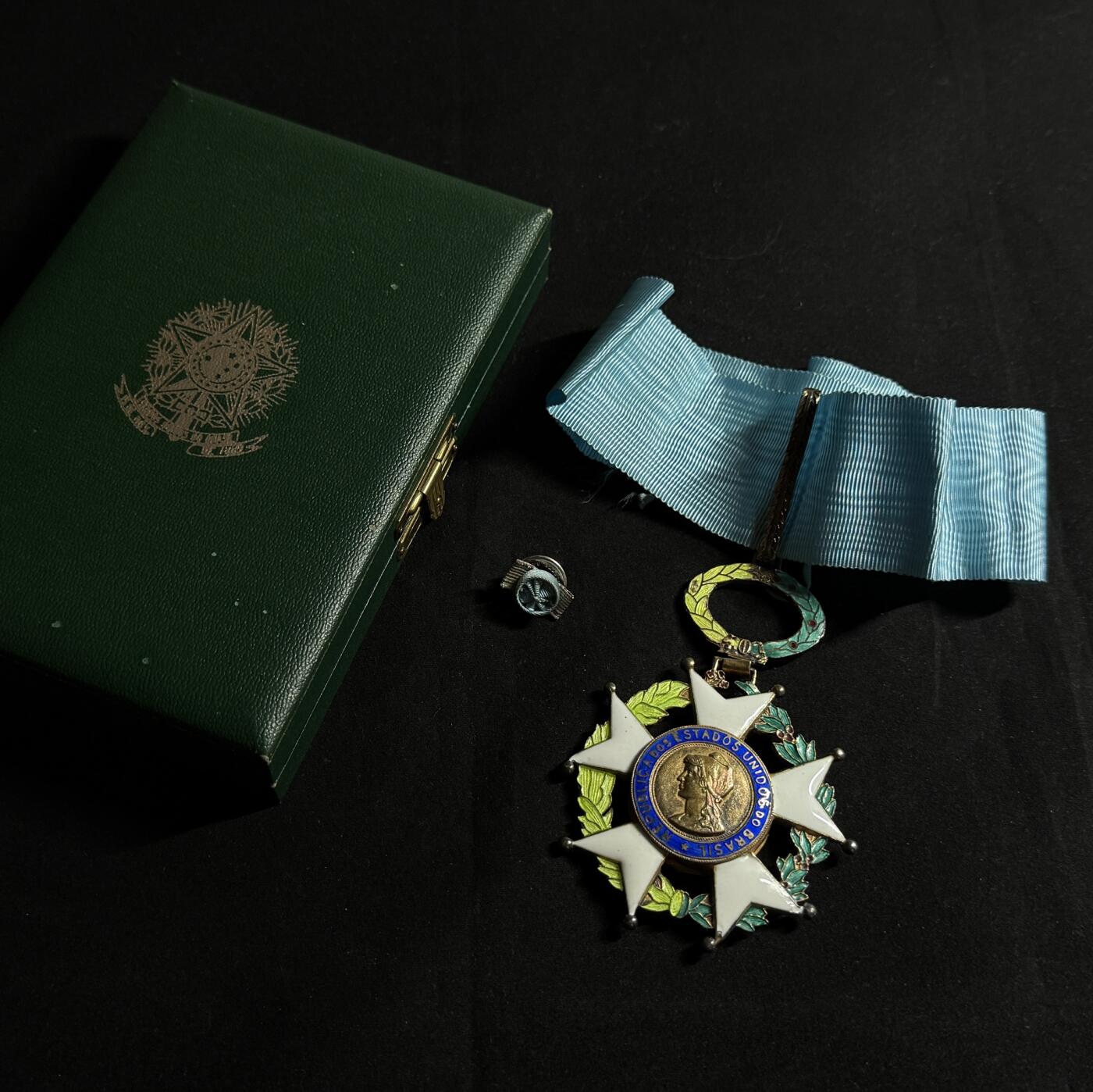 欢庆元旦！戎马世界章牌大赏第109期元旦大拍 巴西南十字勋章，银制，指挥官级，盒略齐全，非常厚重（75g）