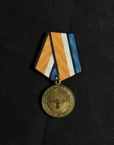 欢庆元旦！戎马世界章牌大赏第109期元旦大拍 - 俄罗斯国防部电子战部队服役奖章，莫斯科冲压厂厂标