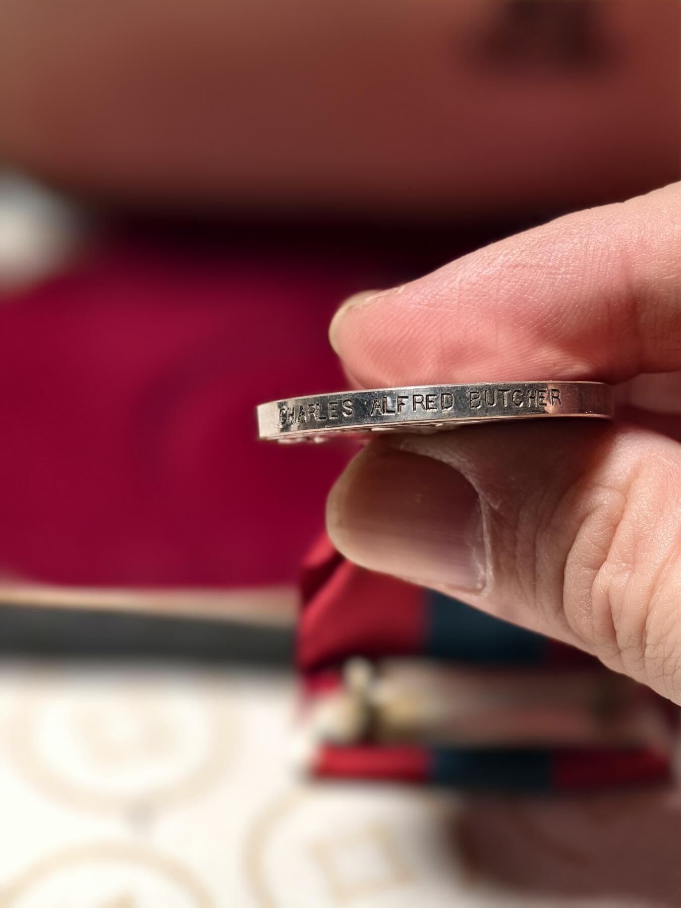 抚柳草堂-第三期章牌钱币 奖章勋章限时免佣 满百包邮 放漏专场 英国1974帝国服务奖章  银质原盒 实发极美品重30.4g