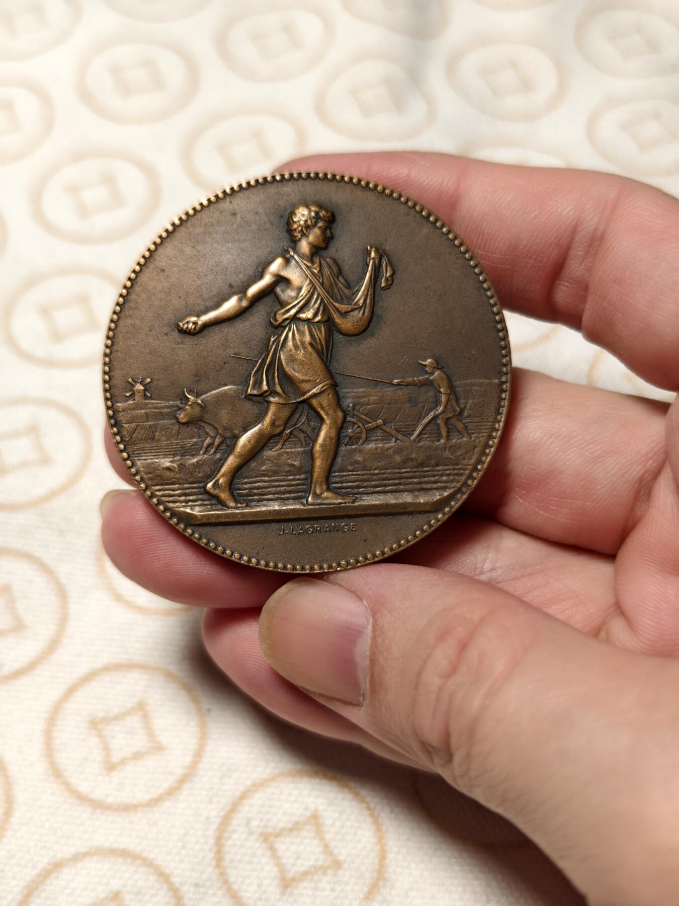 抚柳草堂-第三期章牌钱币 奖章勋章限时免佣 满百包邮 放漏专场 十九世纪末-二十世纪初法国农业部农业竞赛大铜章  播种者正反面浮雕都精美  大尺寸直径50mm 重量61.5g 品相非常好