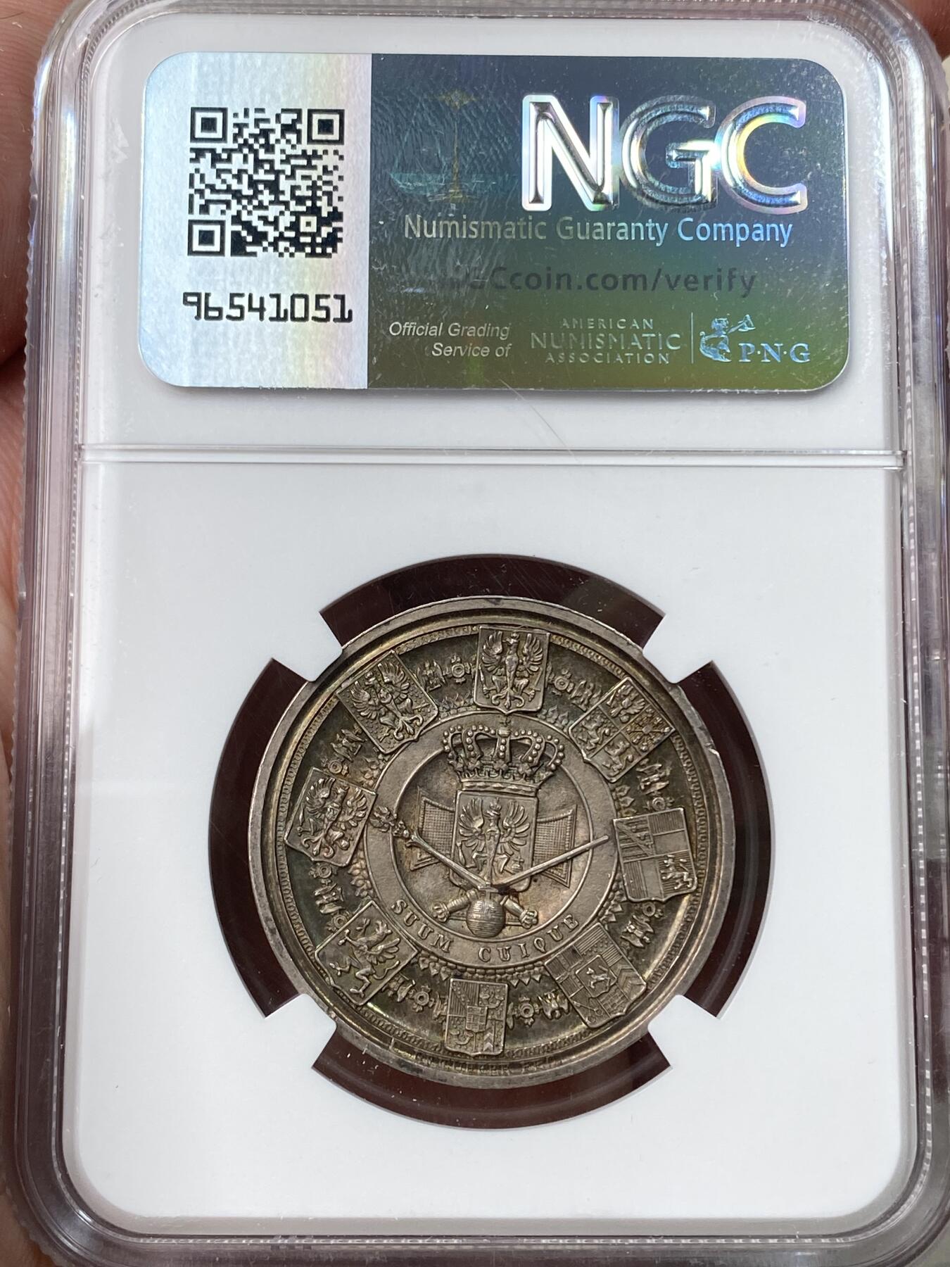 万国钱币拍卖第058期（万国新年大拍） NGC MS62 1840年德国普鲁士威廉四世加冕纪念小银章 30.5MM 15G 相比较42MM的少很多 德系加冕名品 高浮雕酱彩包浆 斧劈刀斩般的锋利感