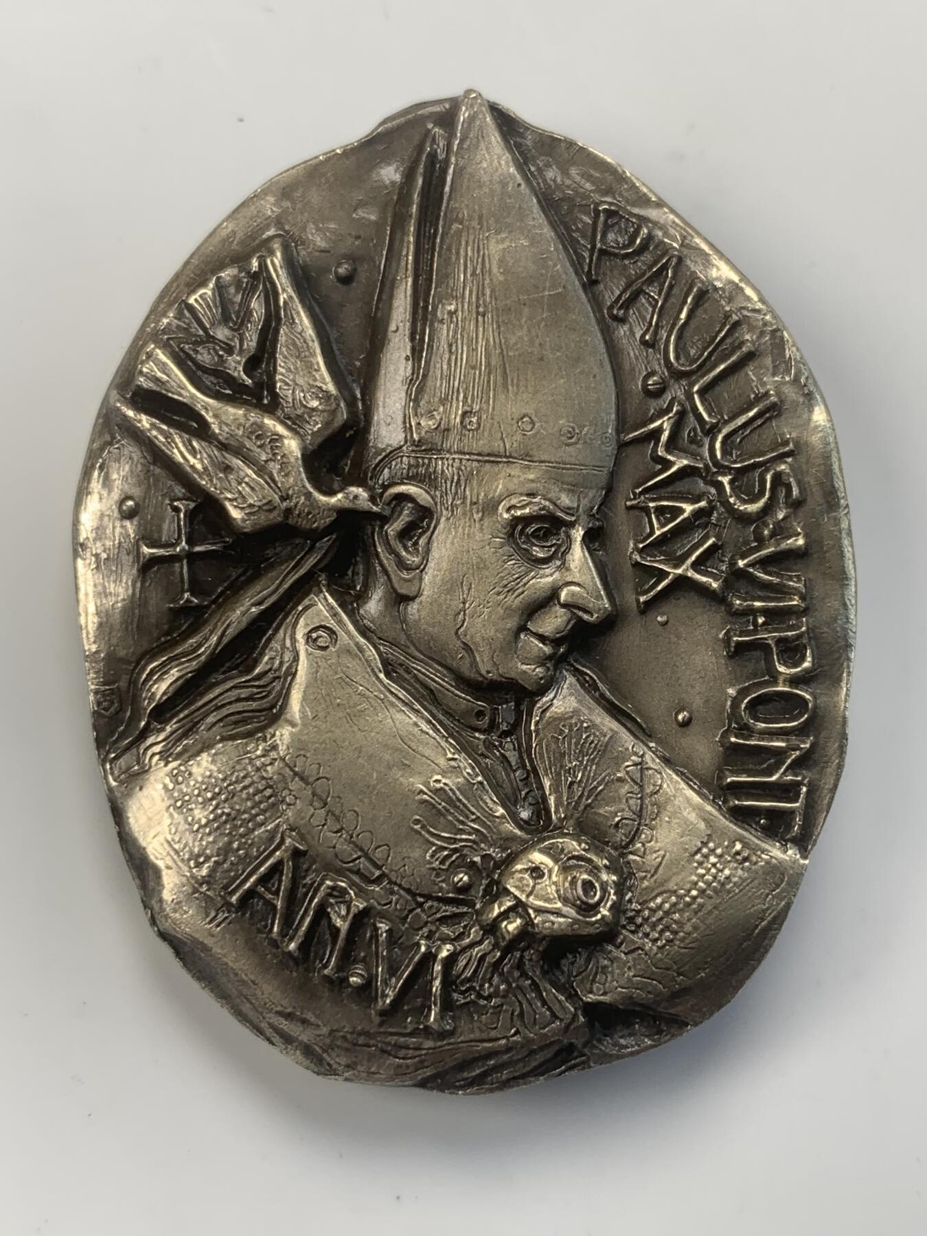 掌中浮雕-藏着的欧洲第047场 1968年梵蒂冈保罗六世增加联合国教士银章 ，约 36 X 45mm，47.22g，盒子有破损如图