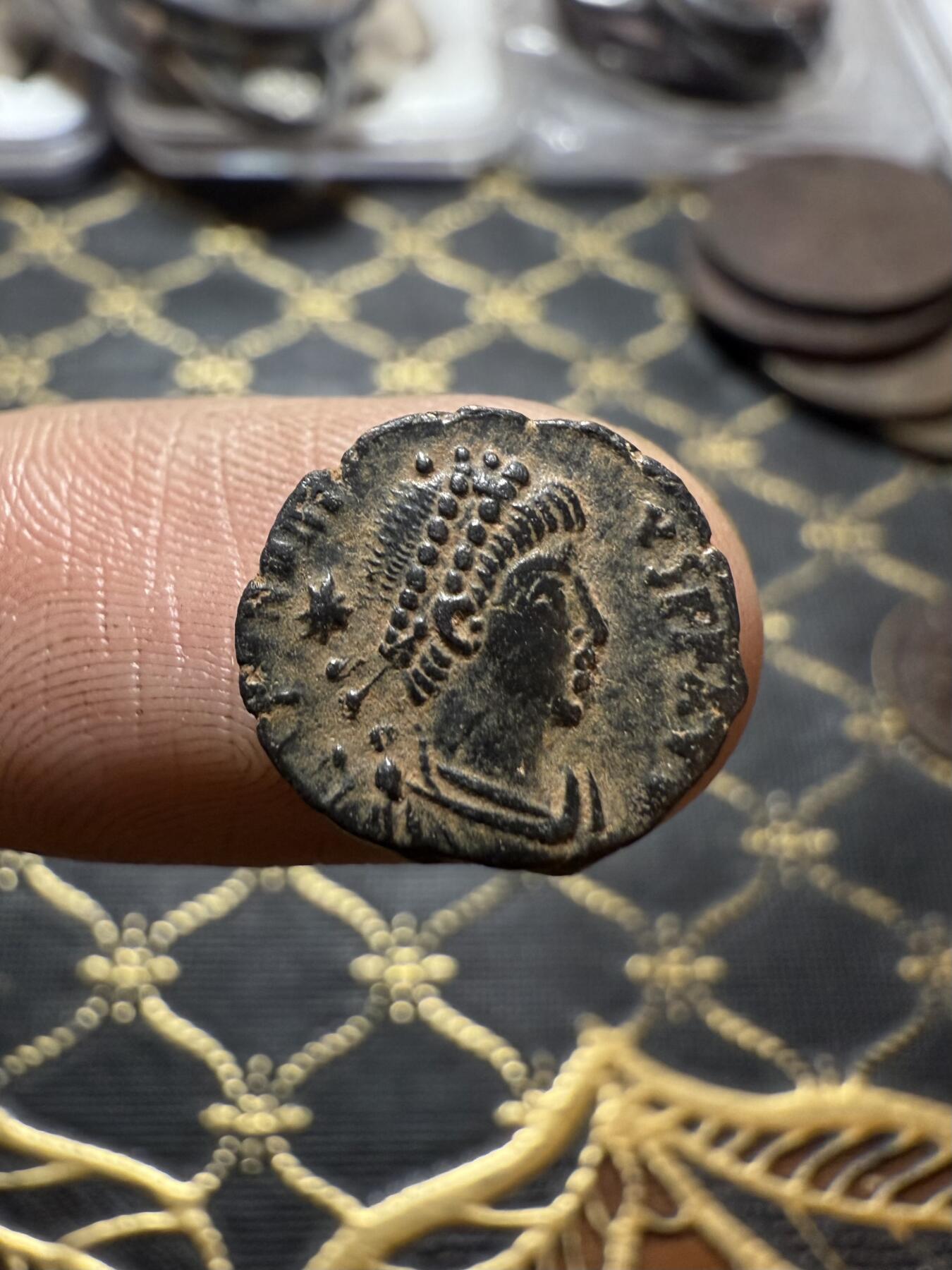 南宋泉阁俄币 外币 国币 专场第二十期 【送拍无额外佣金】 古罗马 公元383-408年 东罗马皇帝 阿卡狄乌斯士兵小铜币 文字和头像打制清晰 品相好